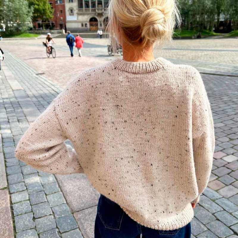 Sonja Sweater fra PetiteKnit (Opskrift i fysisk papirudgave) - KreStoffer
