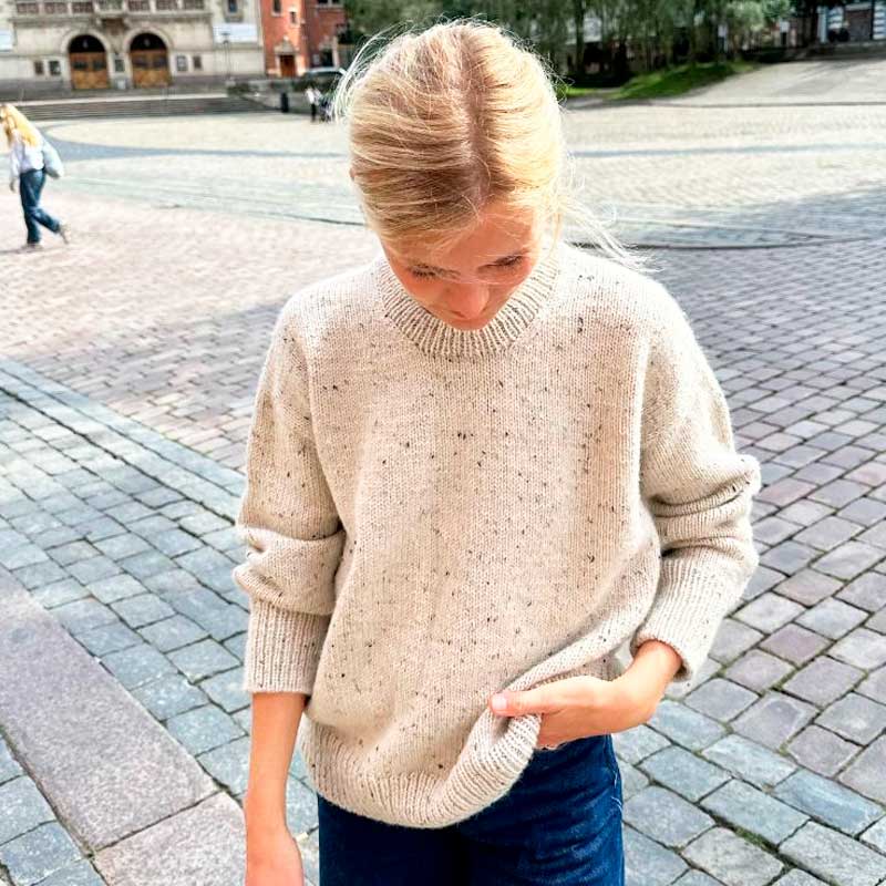 Sonja Sweater fra PetiteKnit (Opskrift i fysisk papirudgave) - KreStoffer