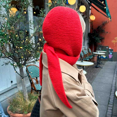 Sophie Hood fra PetiteKnit (Opskrift i fysisk papirudgave) - KreStoffer