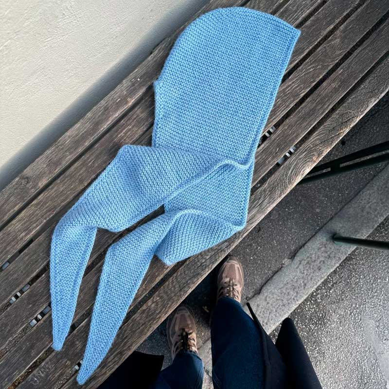 Sophie Hood fra PetiteKnit (Opskrift i fysisk papirudgave)