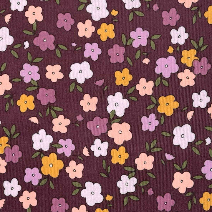Babyfløjl med grafisk farvede blomster og blade