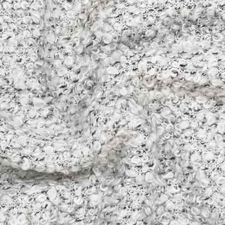 Ensfarvet boucle i off white