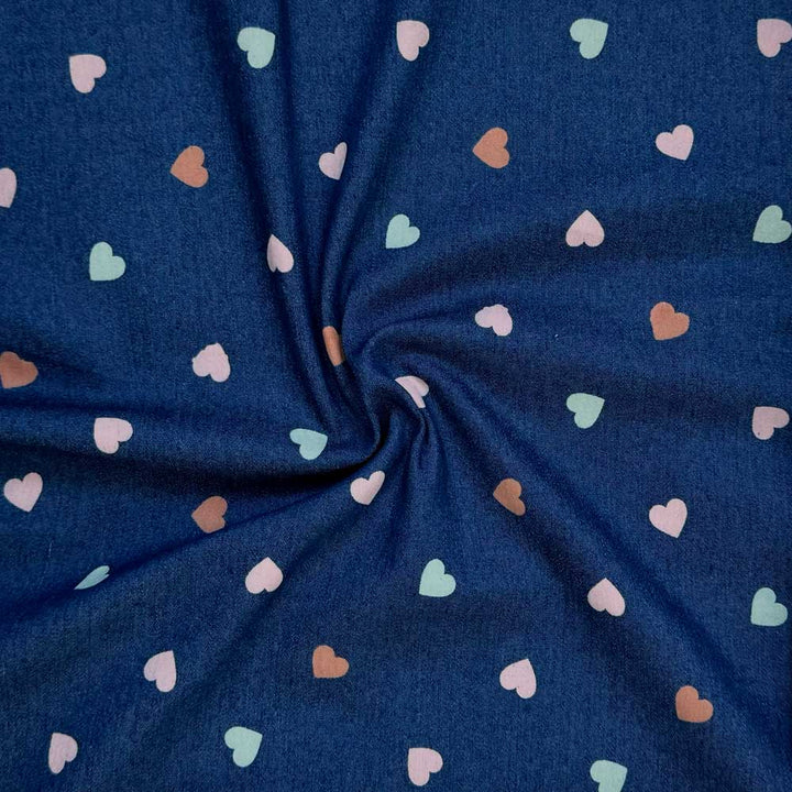 Denim med farvede hjerter
