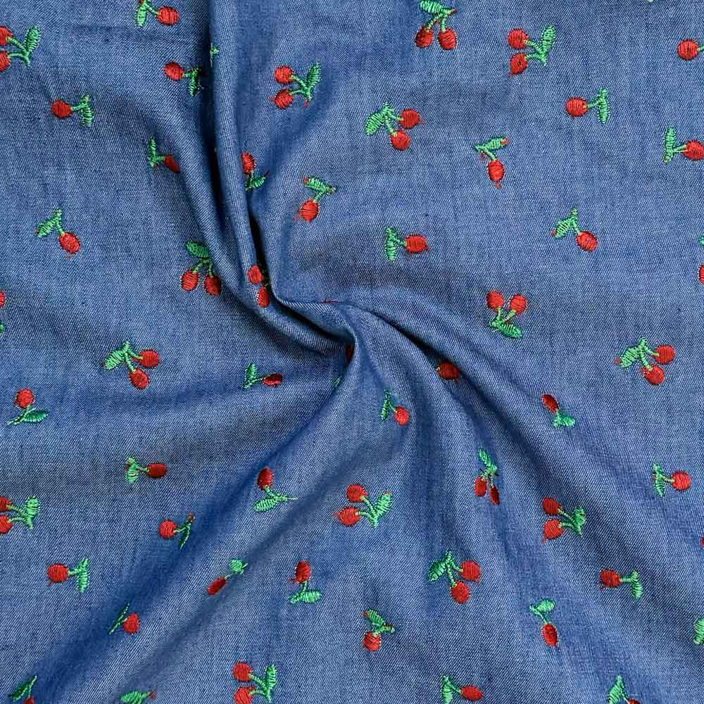 Denim med broderede kirsebær