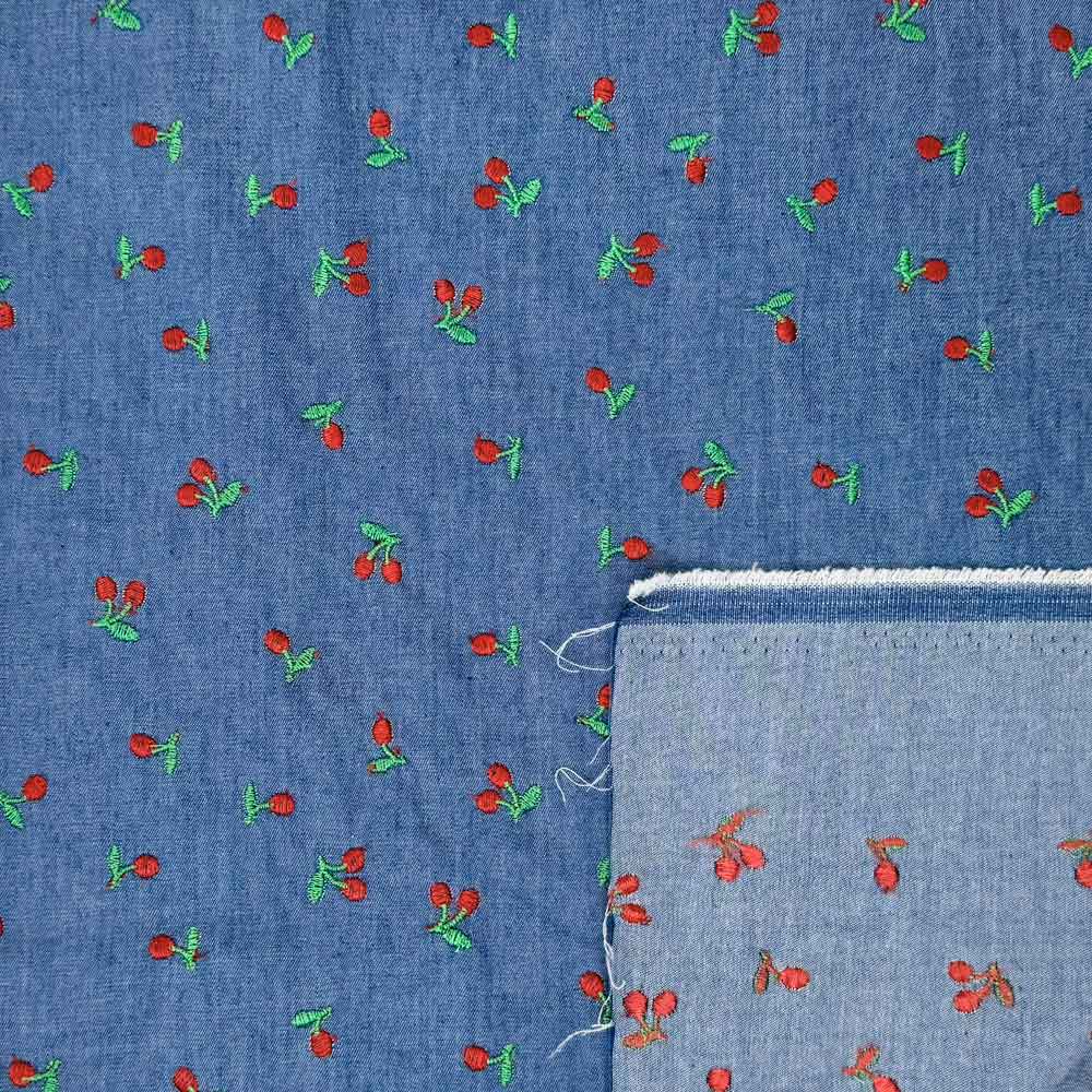 Denim med broderede kirsebær