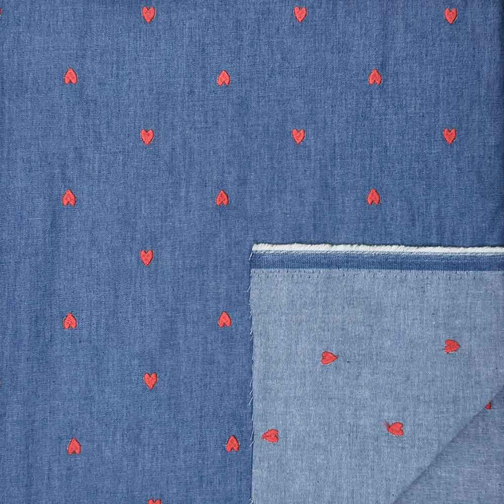 Denim med broderede hjerter mellemblå