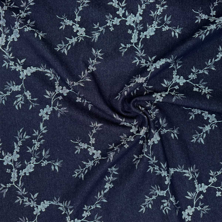 Denim med vævede blomsterranker i marineblå
