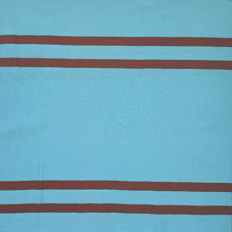 Fast viscose med to parallel brune striber