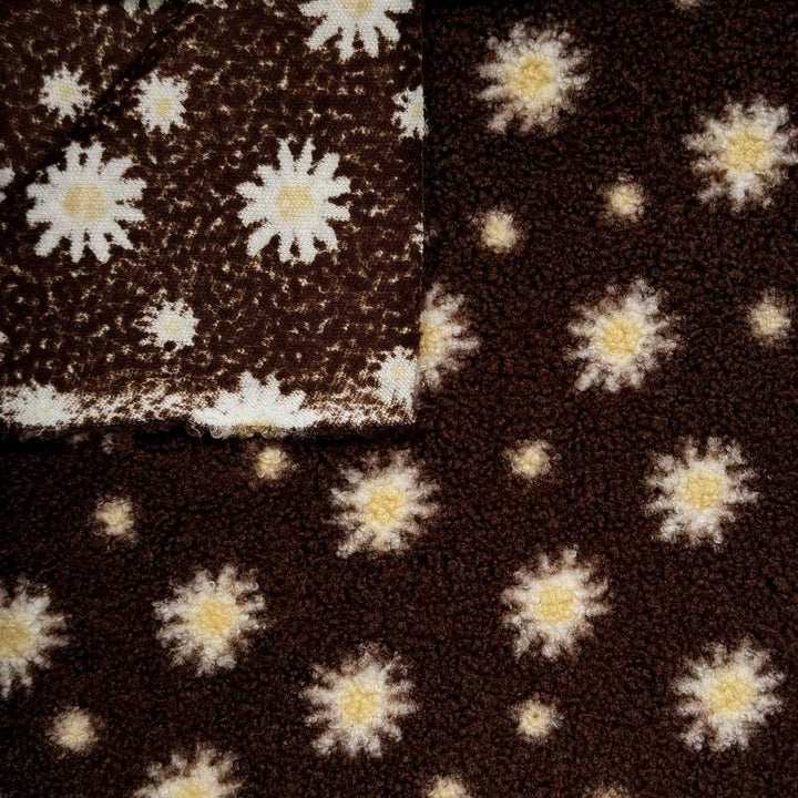 Chokoladefarvet teddy med printede margueritter