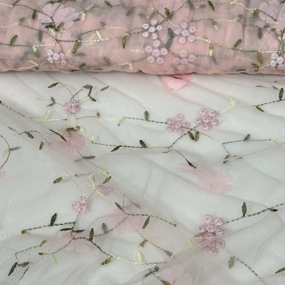 Blød tyl med broderet blomster i lyserød