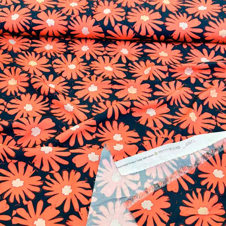 Fast viscose med orange motiv blomst fra Light and Lush
