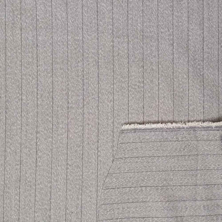 Klassisk stof med nålestriber i beige grå