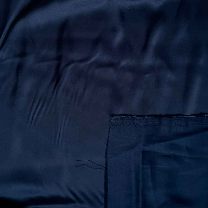 Fast viscose satin med lidt stræk i mørkeblå