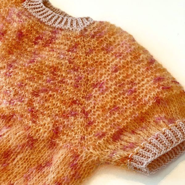 Strikkekit Bellissimo Top i Bella color, Sunday og Drops Glitter garn