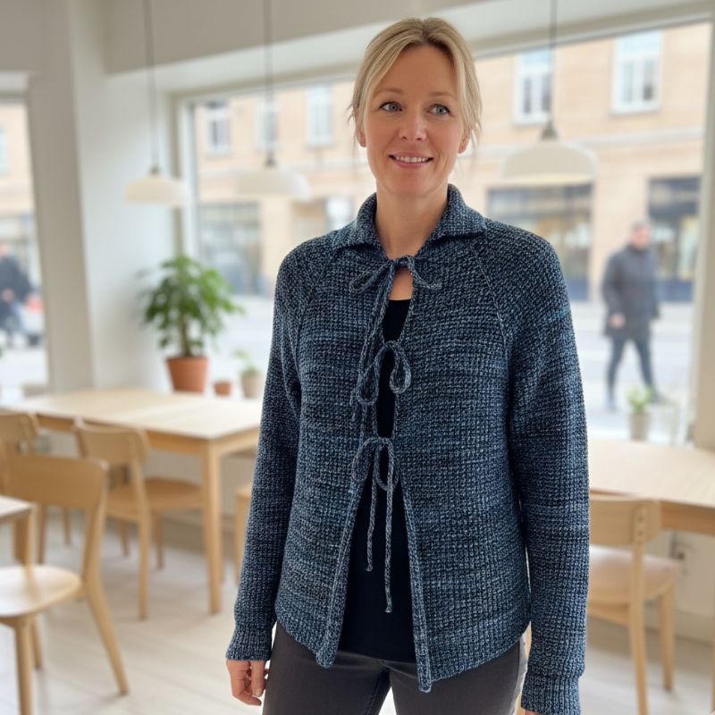 Strikkekit Floral Centerpiece cardigan i Footprints garn fra LANG Yarns