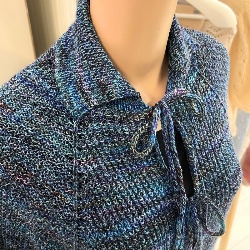 Strikkekit Floral Centerpiece cardigan i Footprints garn fra LANG Yarns