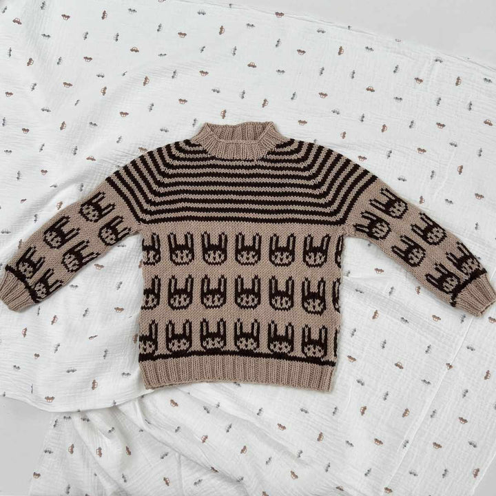 Strikkekit 1885 Sweater med kaniner i Merino Cotton fra Hjertegarn