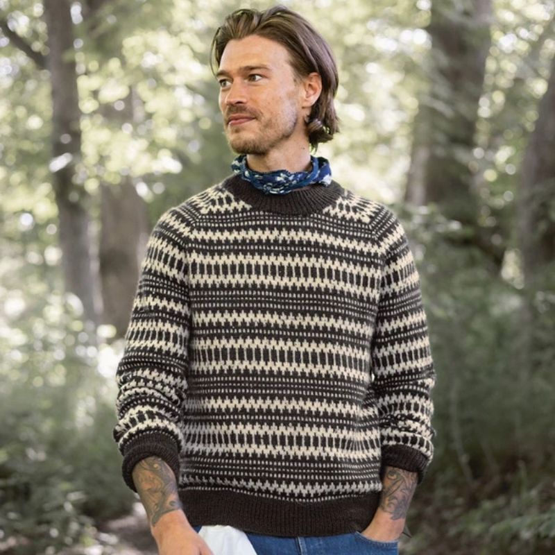 Strikkekit 2410 - 5 Kleiva Herresweater i Tynd Peer Gynt garn fra Sandnes - KreStoffer
