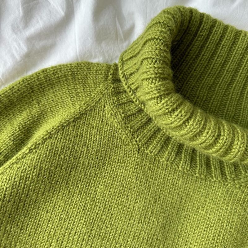 Strikkekit Amy Sweater fra PetiteKnit i Peer Gynt garn
