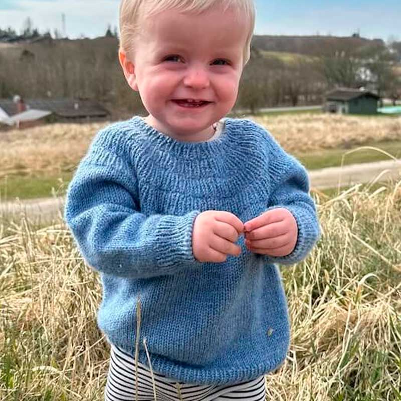 Strikkekit Ankers Trøje fra PetiteKnit i Peer Gynt garn