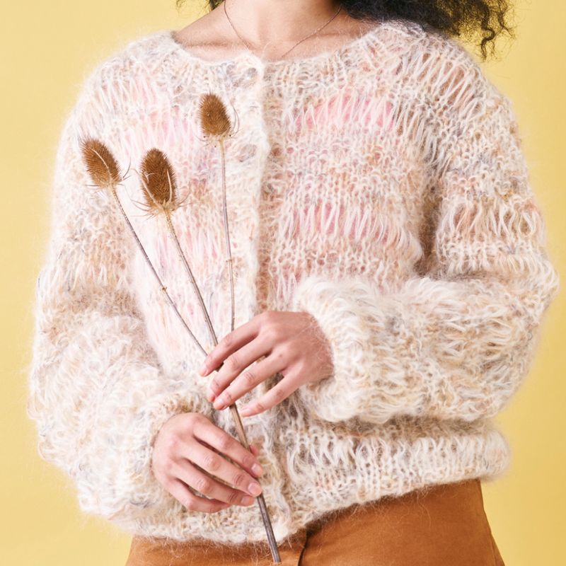 Strikkekit Bella Color Cardigan med mønstermix fra Permin