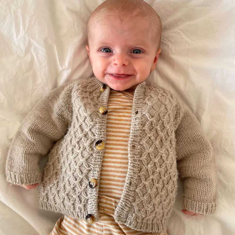Strikkekit Carls Cardigan fra PetiteKnit i Double Sunday