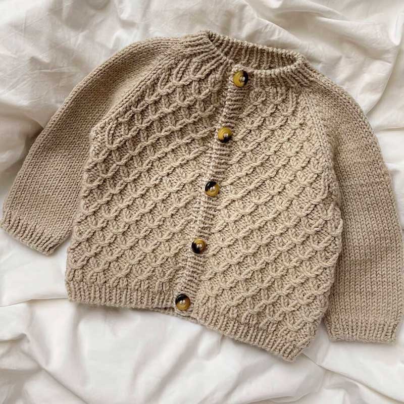 Strikkekit Carls Cardigan fra PetiteKnit i Double Sunday