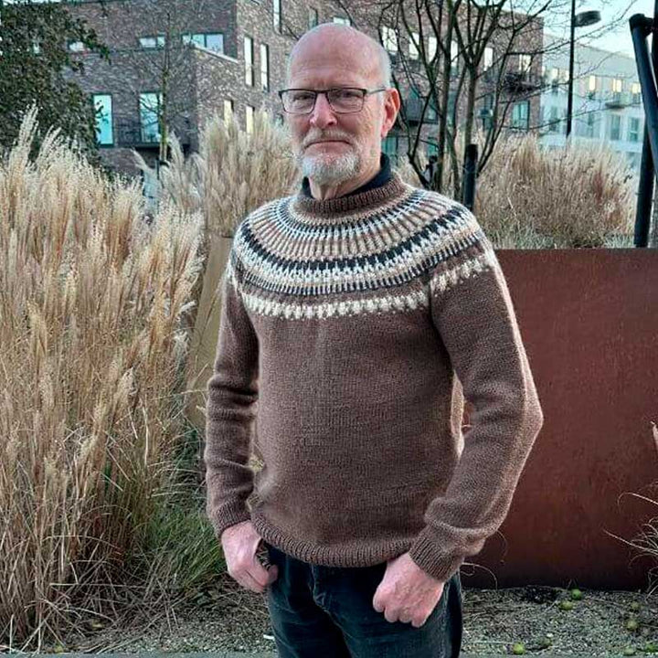 Strikkekit Celeste Sweater Man fra PetiteKnit i Peer Gynt garn
