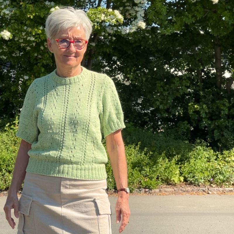 Strikkekit Cornelia Tee i Tynd Line garn fra Sandnes