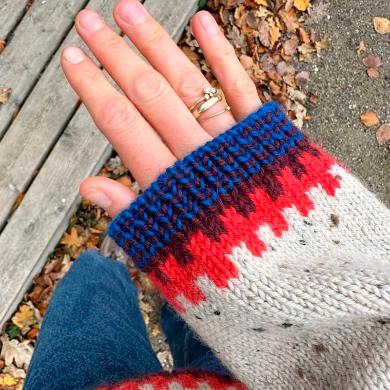 Strikkekit Cross Sweater i Peer Gynt fra PetiteKnit