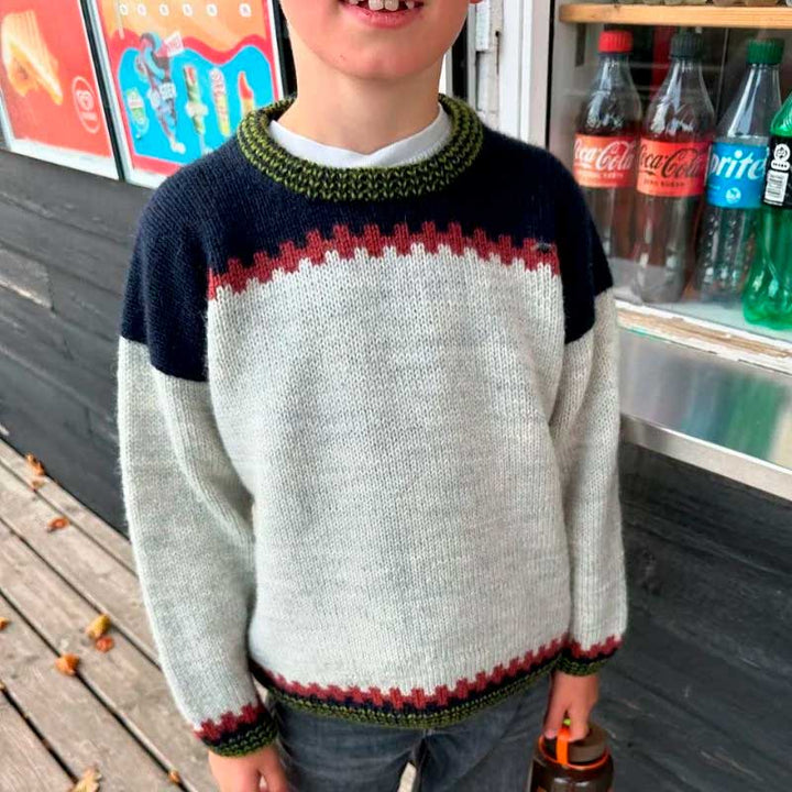 Strikkekit Cross Sweater Junior i Peer Gynt fra PetiteKnit