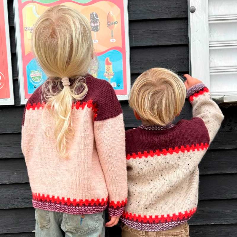 Strikkekit Cross Sweater Junior i Peer Gynt fra PetiteKnit - KreStoffer