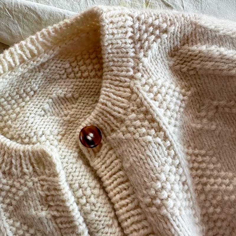 Strikkekit Esther Jacket fra PetiteKnit i Double Sunday &amp; Alpakka Følgetråd