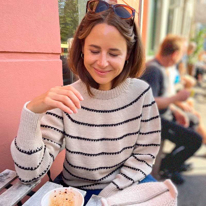 Strikkekit Festival Sweater fra PetiteKnit i Double Sunday