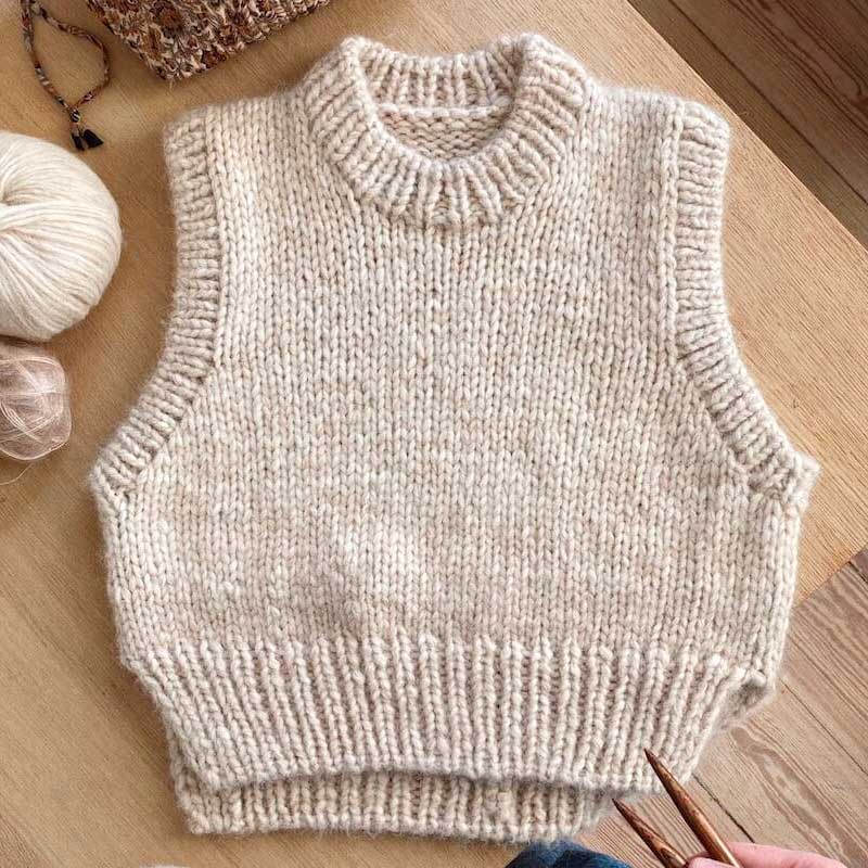 Strikkekit Holiday Slipover fra PetiteKnit i KOS og Tynd Silk Mohair