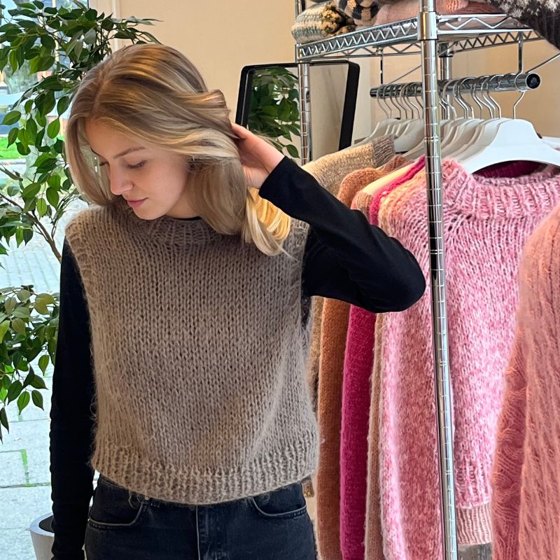 Strikkekit Holiday Slipover fra PetiteKnit i KOS og Tynd Silk Mohair