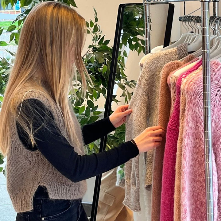 Strikkekit Holiday Slipover fra PetiteKnit i KOS og Tynd Silk Mohair