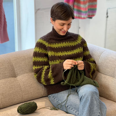 Strikkekit Key Sweater fra PetiteKnit i Peer Gynt og Alpakka Følgetråd - KreStoffer