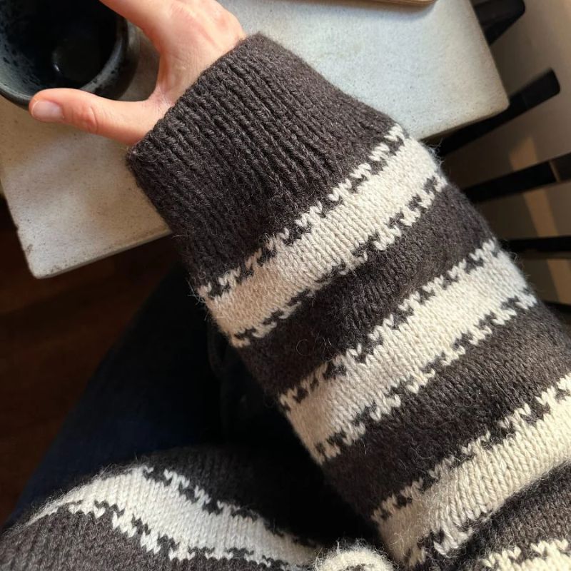 Strikkekit Key Sweater fra PetiteKnit i Peer Gynt og Alpakka Følgetråd - KreStoffer