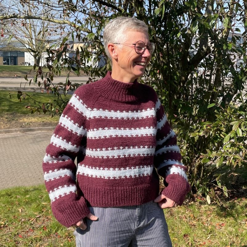 Strikkekit Key Sweater fra PetiteKnit i Peer Gynt og Alpakka Følgetråd - KreStoffer