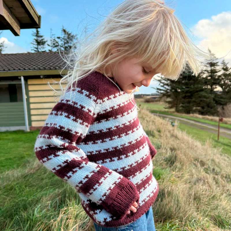 Strikkekit Key Sweater Junior fra PetiteKnit i Double Sunday