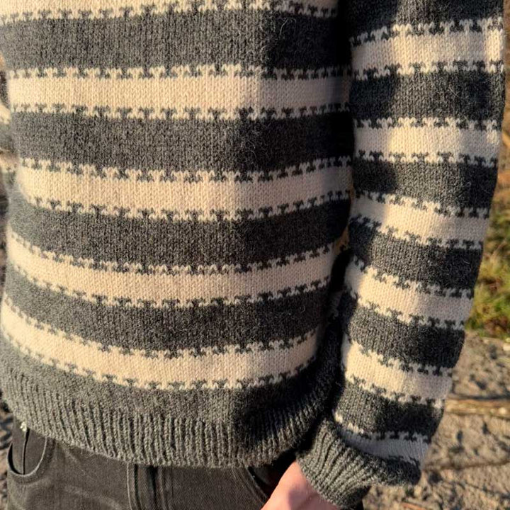 Strikkekit Key Sweater Man fra PetiteKnit i Peer Gynt garn