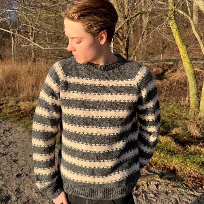 Strikkekit Key Sweater Man fra PetiteKnit i Peer Gynt garn