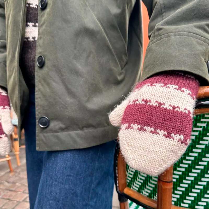 Strikkekit Key vanter fra PetiteKnit i Peer Gynt