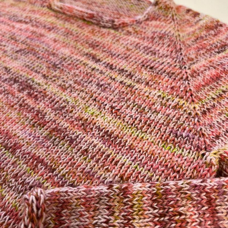 Strikkekit Kumulus Bluse O-neck fra PetiteKnit i Footprints og Lana Cotton