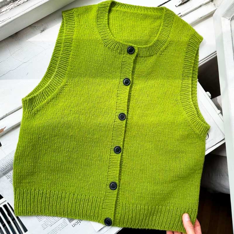 Strikkekit Maggie vest fra PetiteKnit i Double Sunday fra Sandnes