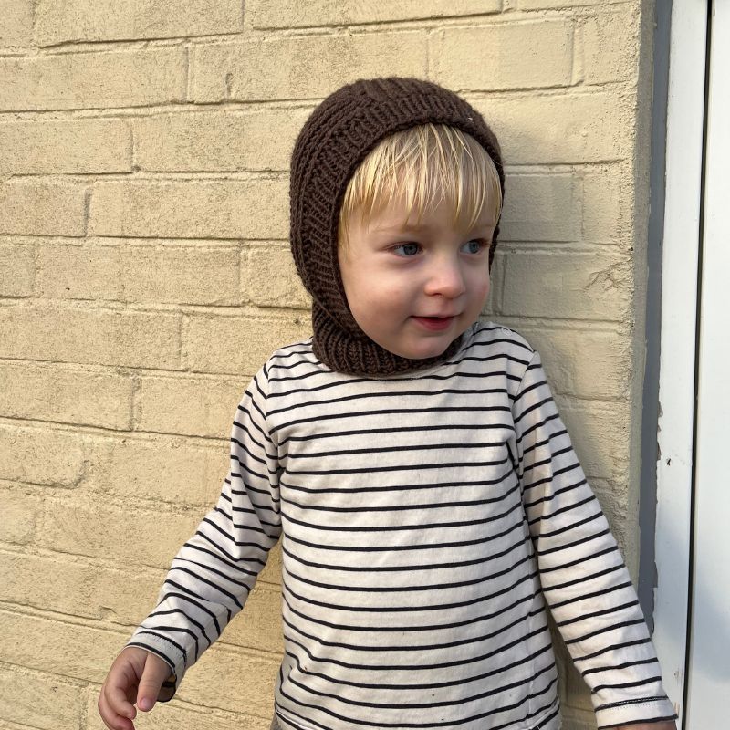 Strikkekit November Balaclava Mini fra PetiteKnit i Extrafine Merino 90