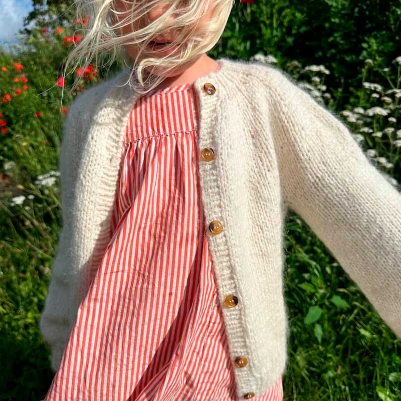 Strikkekit Novice Cardigan Mini Chunky Edition fra PetiteKnit - KreStoffer