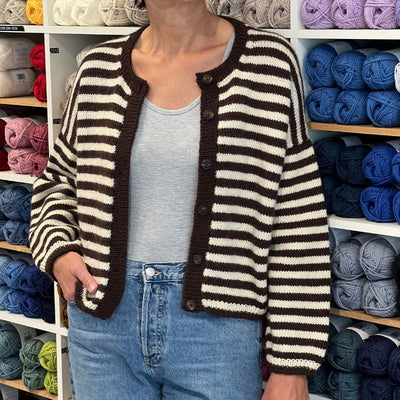 Strikkekit, Olga Jacket fra PetiteKnit i Peer Gynt garn - KreStoffer