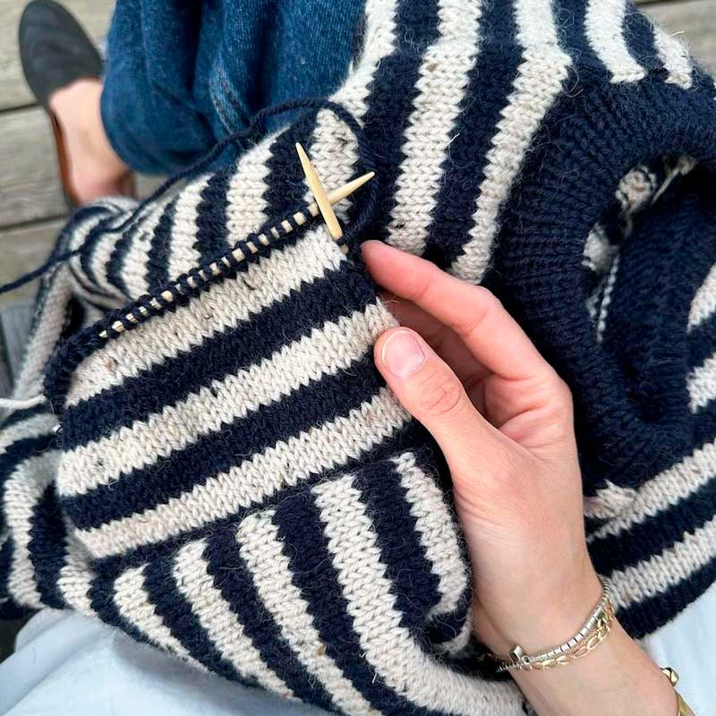 Strikkekit Olga sweater fra PetiteKnit i Peer Gynt garn
